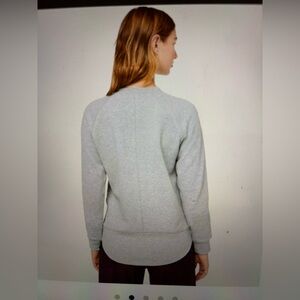 Lululemon Catch A Moment Crew Size 8 Heather Light Grey. Excellent Condition